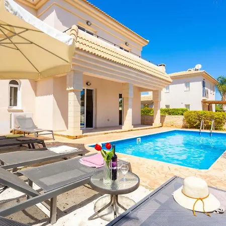 Petra Paralimni